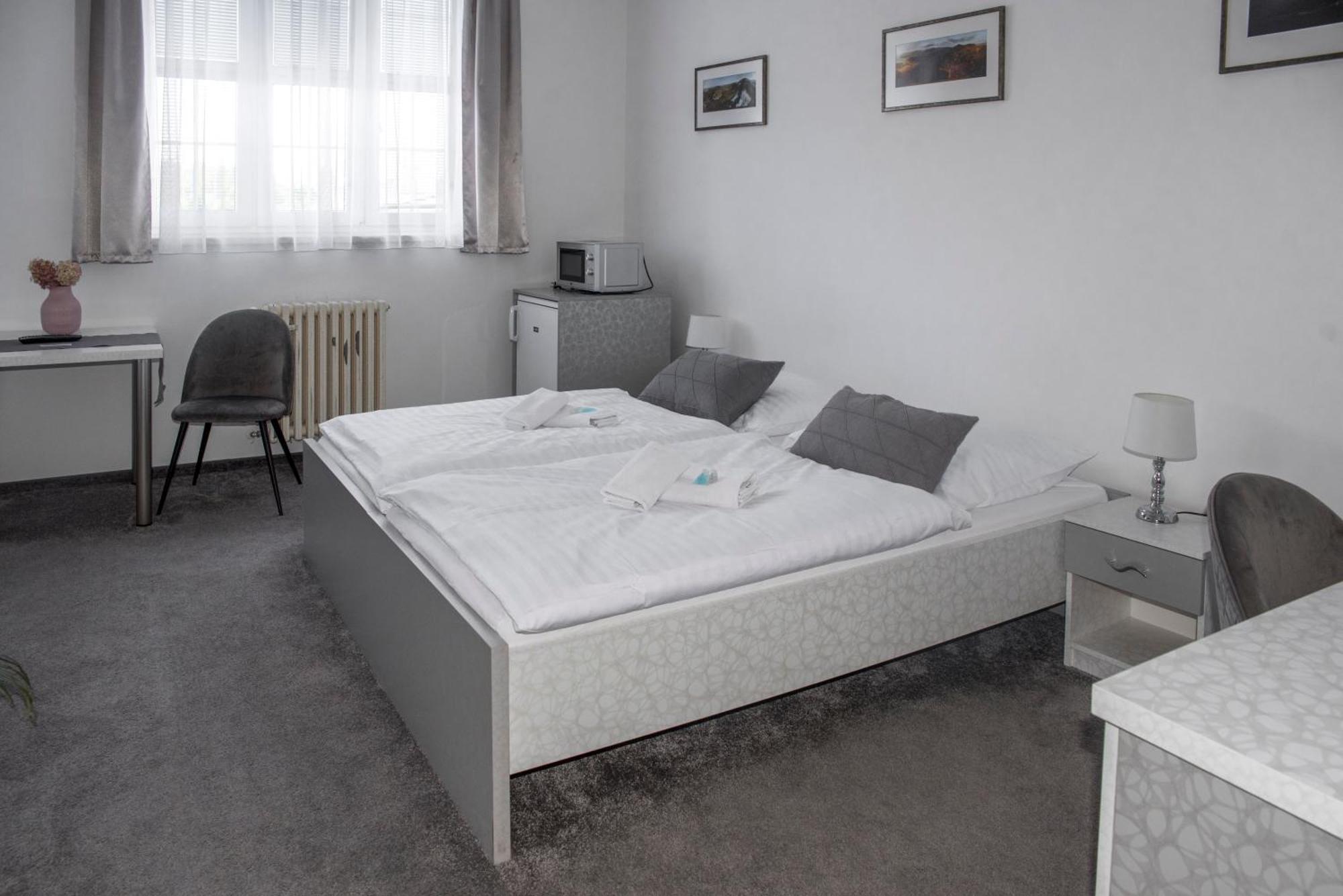 Classic Apartmany Trinec Buitenkant foto