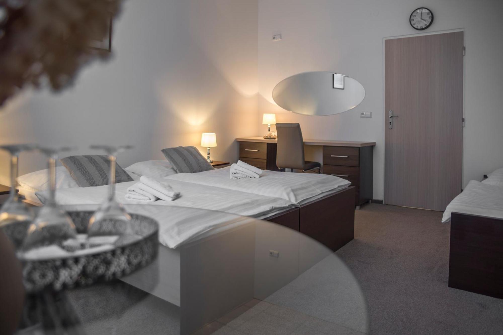 Classic Apartmany Trinec Buitenkant foto