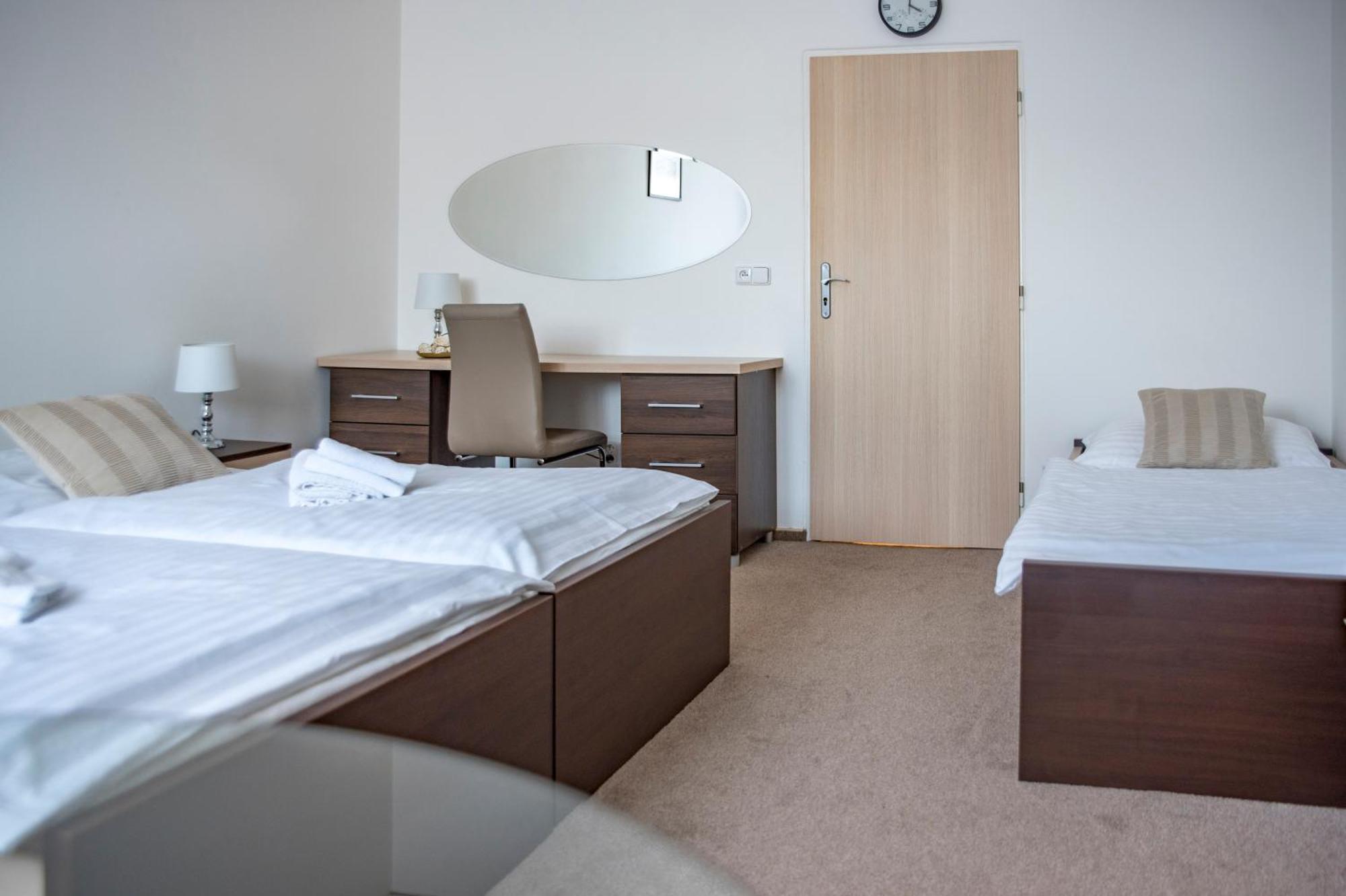 Classic Apartmany Trinec Buitenkant foto