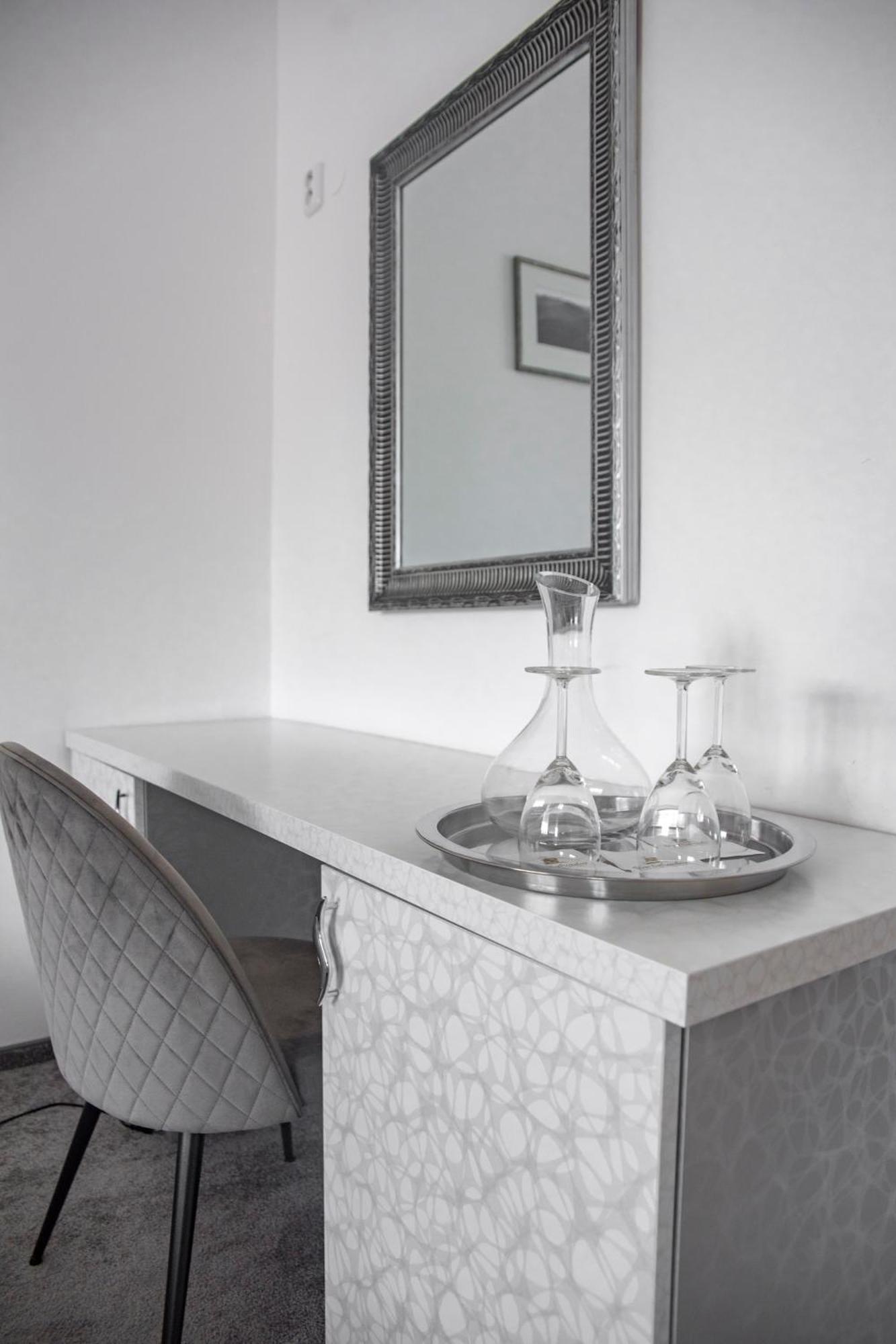 Classic Apartmany Trinec Buitenkant foto