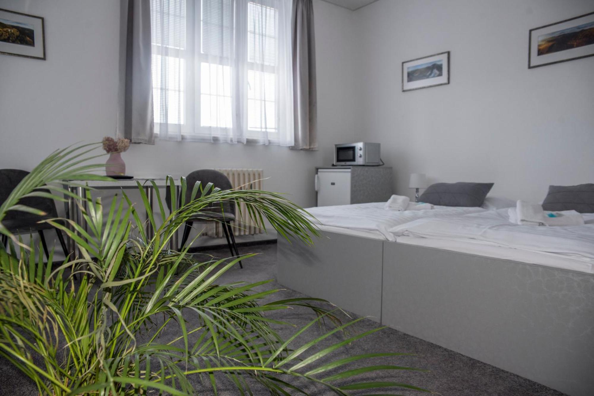 Classic Apartmany Trinec Buitenkant foto